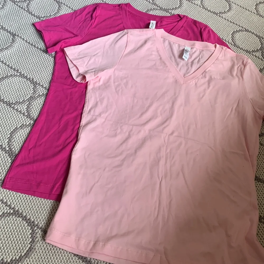 🌻3/$25 basic v-neck bundle - Picture 2 of 4